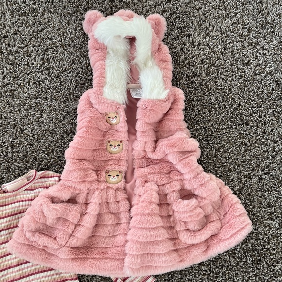 Adorable 3 piece set. So soft!! Little lass size 24 months EUC - Picture 2 of 4